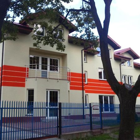 Noclegi Pod Kasztanami 马尔基 外观 照片