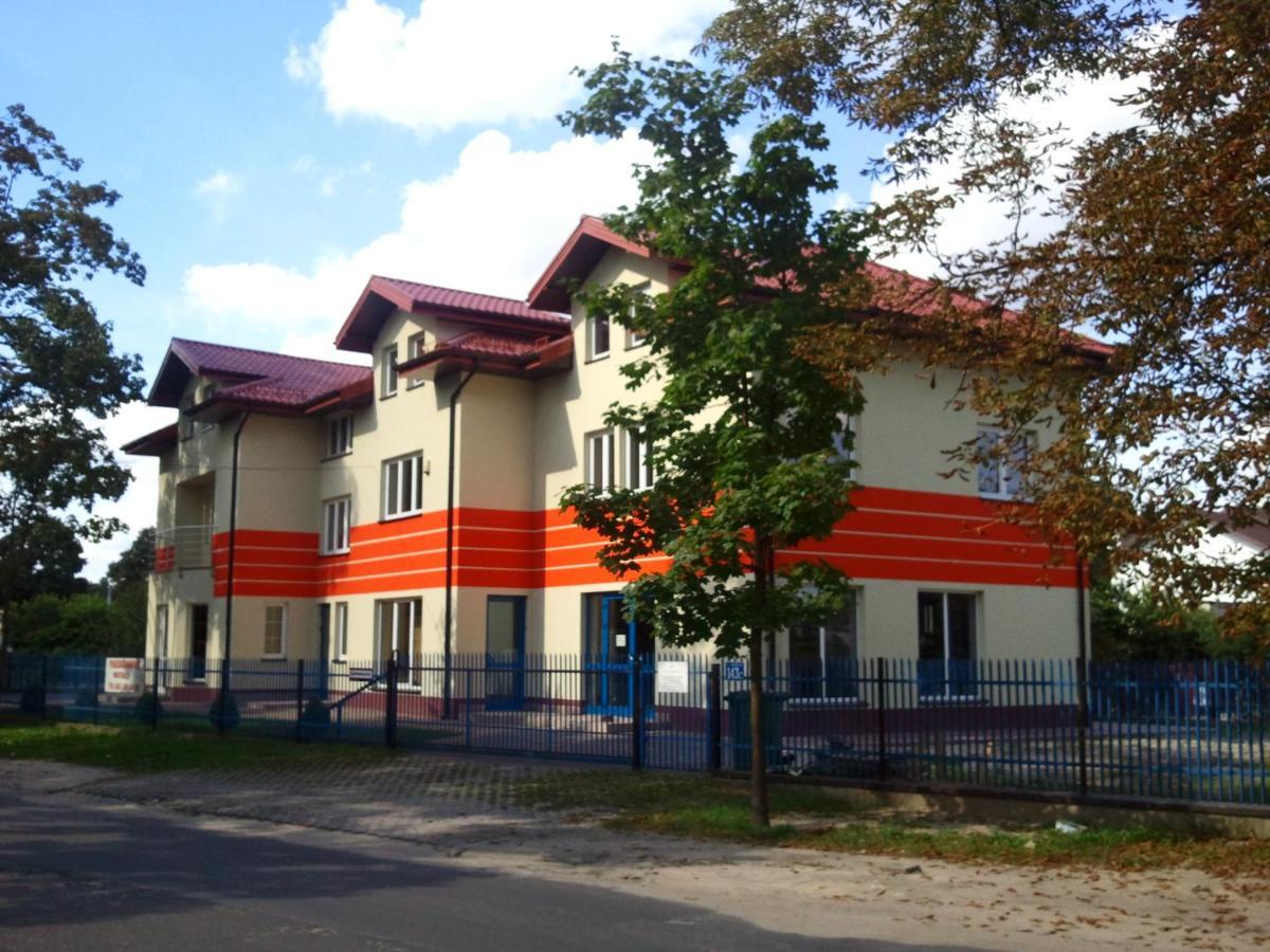 Noclegi Pod Kasztanami 马尔基 外观 照片