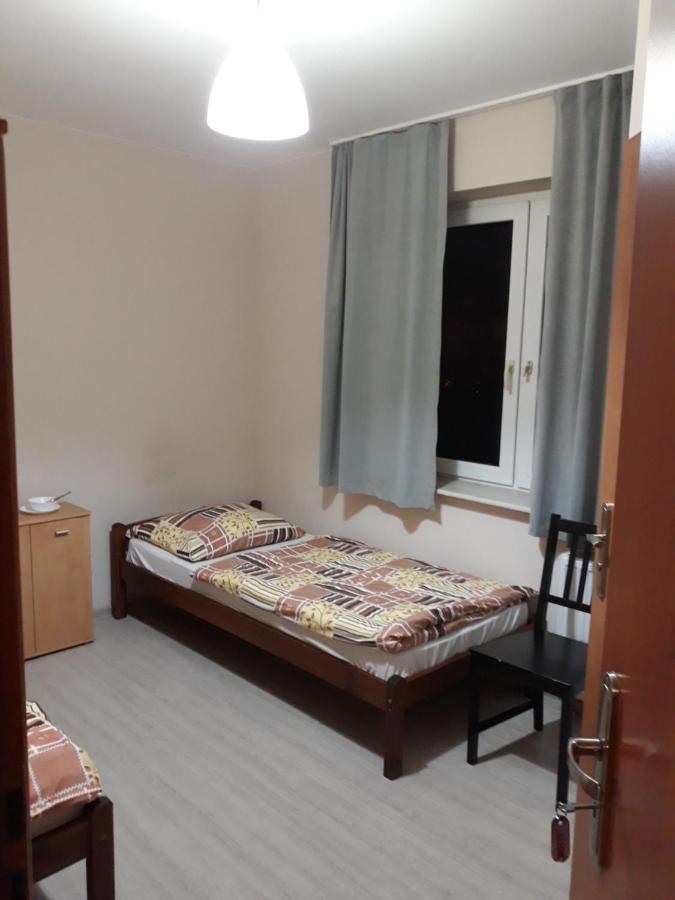 Noclegi Pod Kasztanami 马尔基 外观 照片