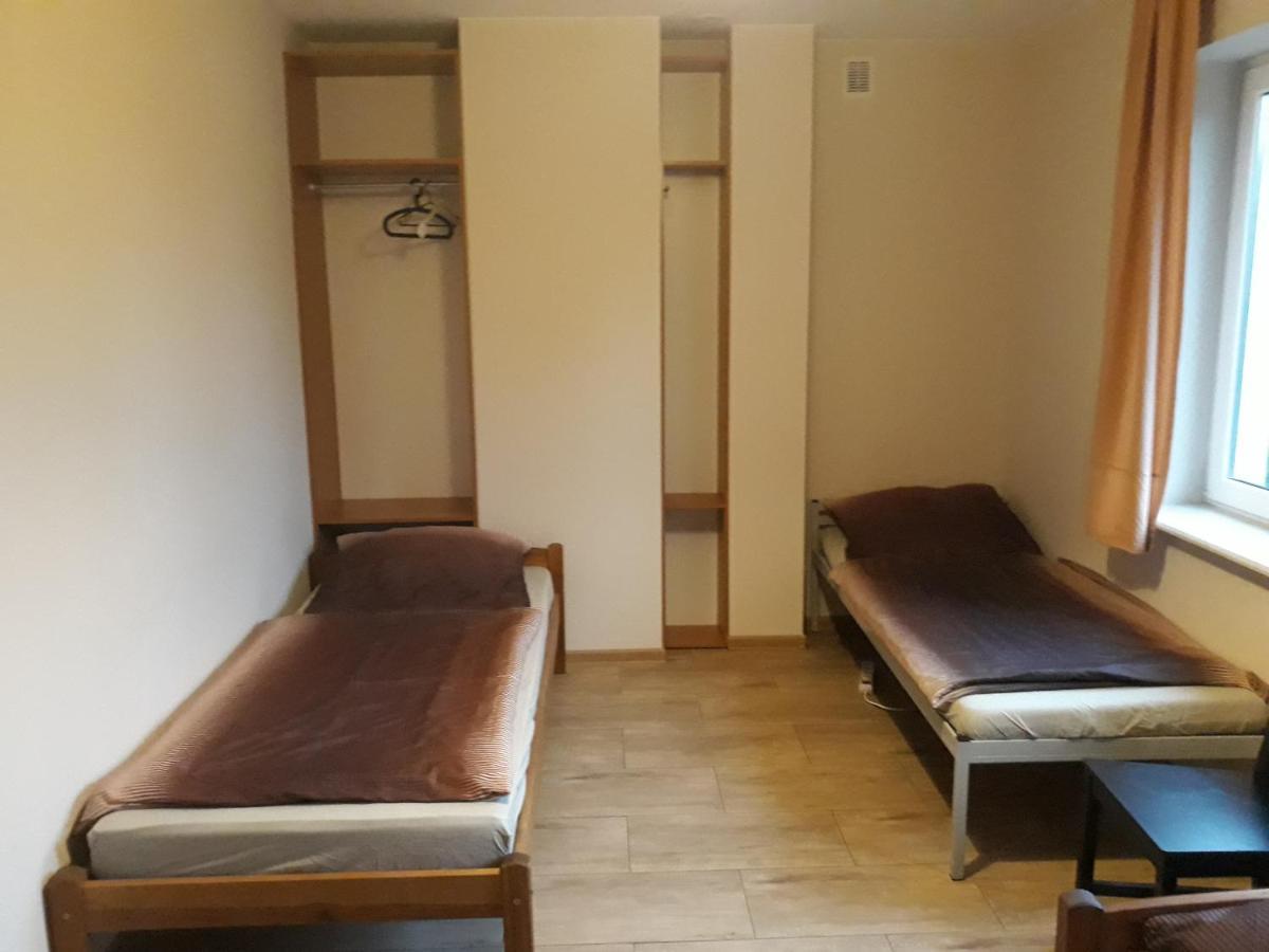 Noclegi Pod Kasztanami 马尔基 外观 照片
